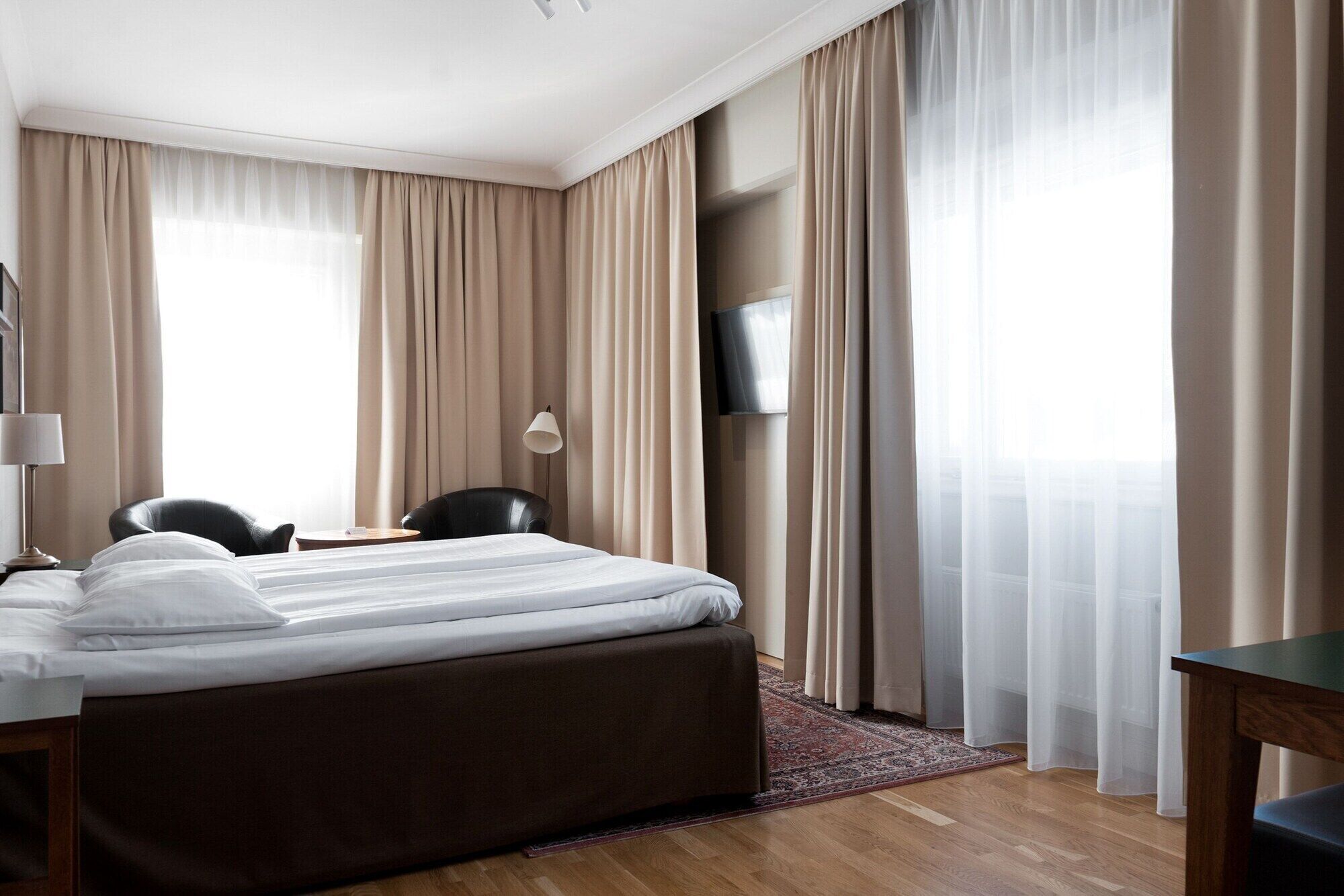 in-room safe, desk, laptop workspace, blackout curtains