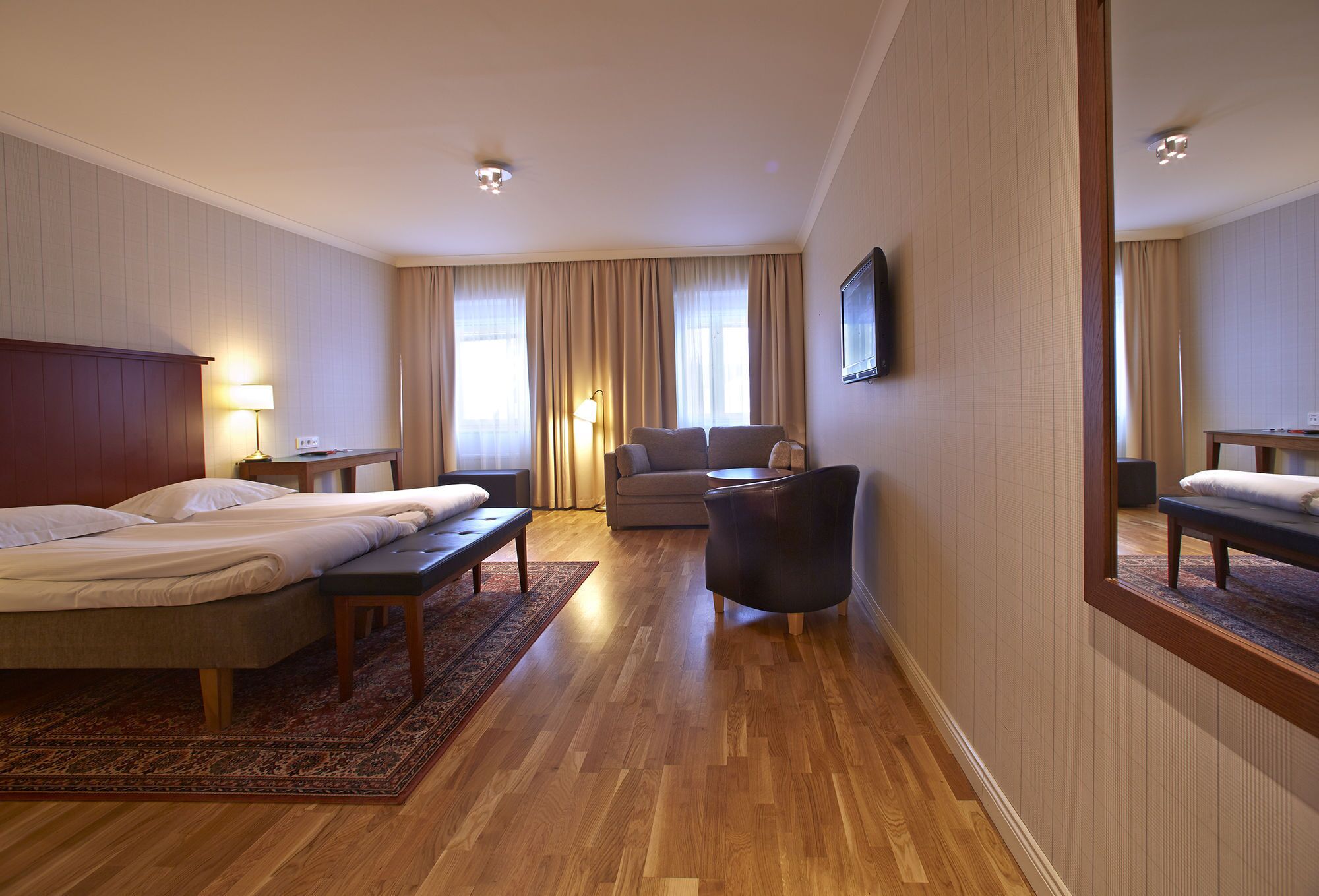 in-room safe, desk, laptop workspace, blackout curtains