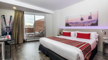 Habitación Deluxe doble | Edredones de plumas, caja fuerte, escritorio y cunas gratuitas