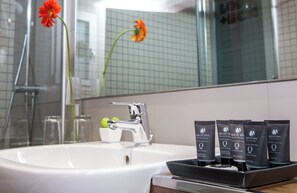 Kamar Double Deluks | Fasilitas kamar