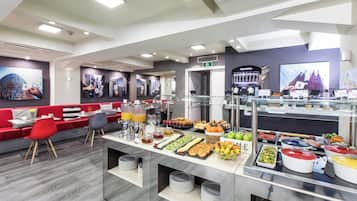 Se ofrece un desayuno bufé (12 EUR por persona)