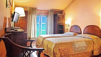 Standard Room, 2 Twin Beds | Living area | Pay movies