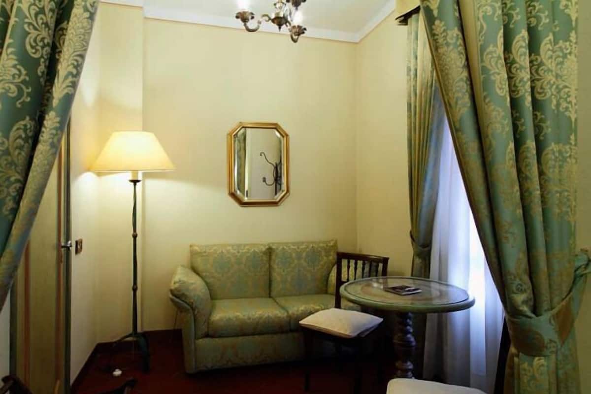 Suite Junior pour 3 personnes | Minibar, bureau, Wi-Fi