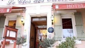 مدخل المنشأة