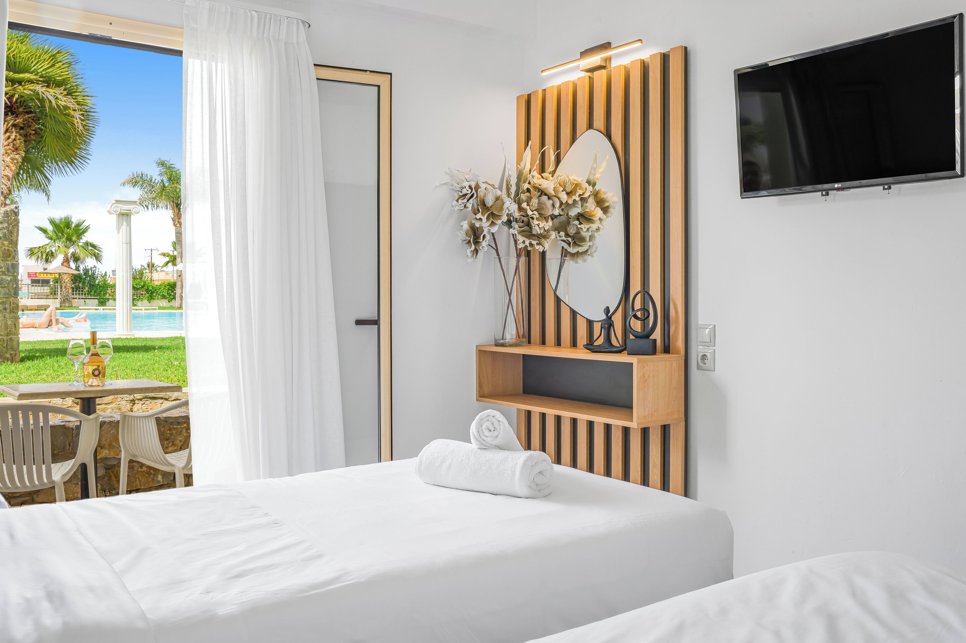 Apartamento superior, 2 quartos | Roupas de cama premium, cofres nos quartos, individualmente decorados