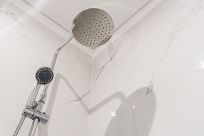 Free toiletries, hair dryer, towels - Hotel Grande Rio (Porto)