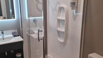Gratis toiletartikler, hårtørrer, håndklæder