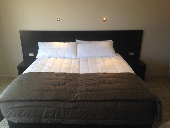 XExecutive Studio Suite, Balcony, Garden View 