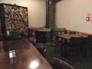 Breakfast, dinner served; local and international cuisine, garden views  - Paroa Hotel (Greymouth)