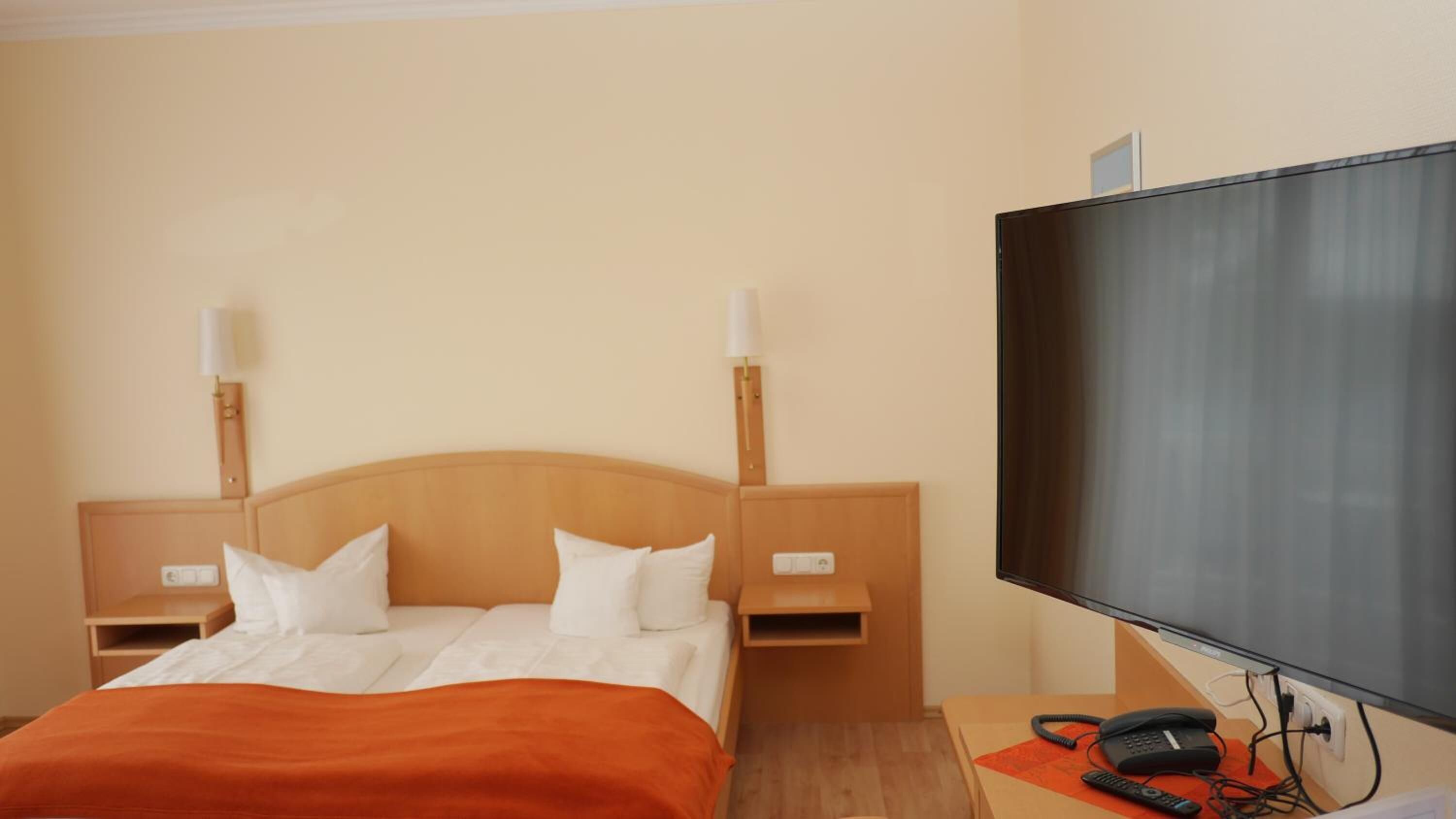 double room, balcony | hypo-allergenic bedding, in-room safe, desk, free wifi