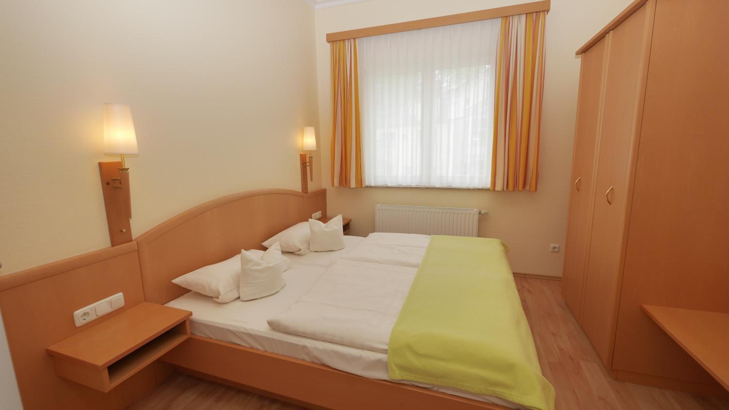 double room | hypo-allergenic bedding, in-room safe, desk, free wifi
