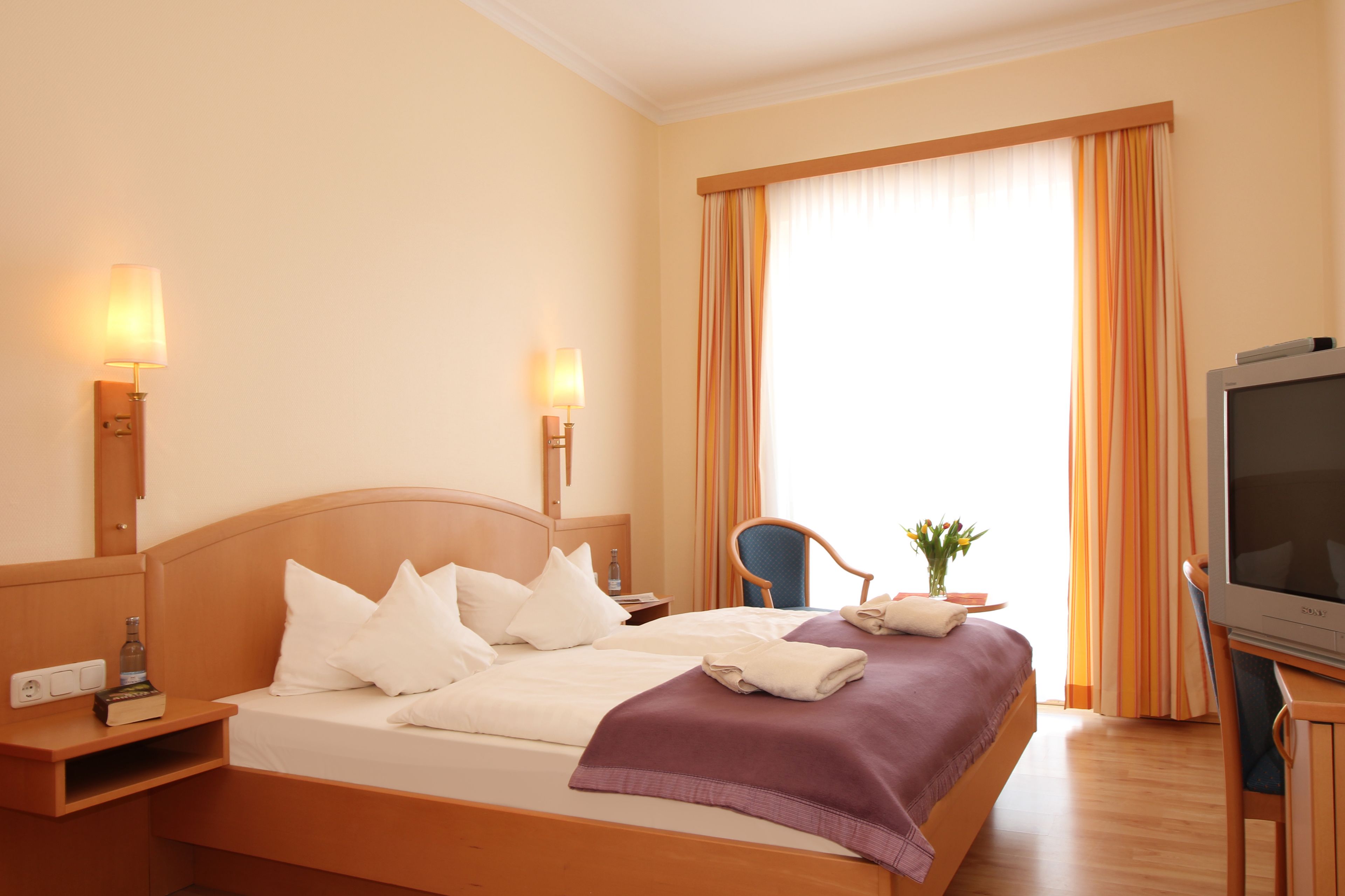 double room | hypo-allergenic bedding, in-room safe, desk, free wifi