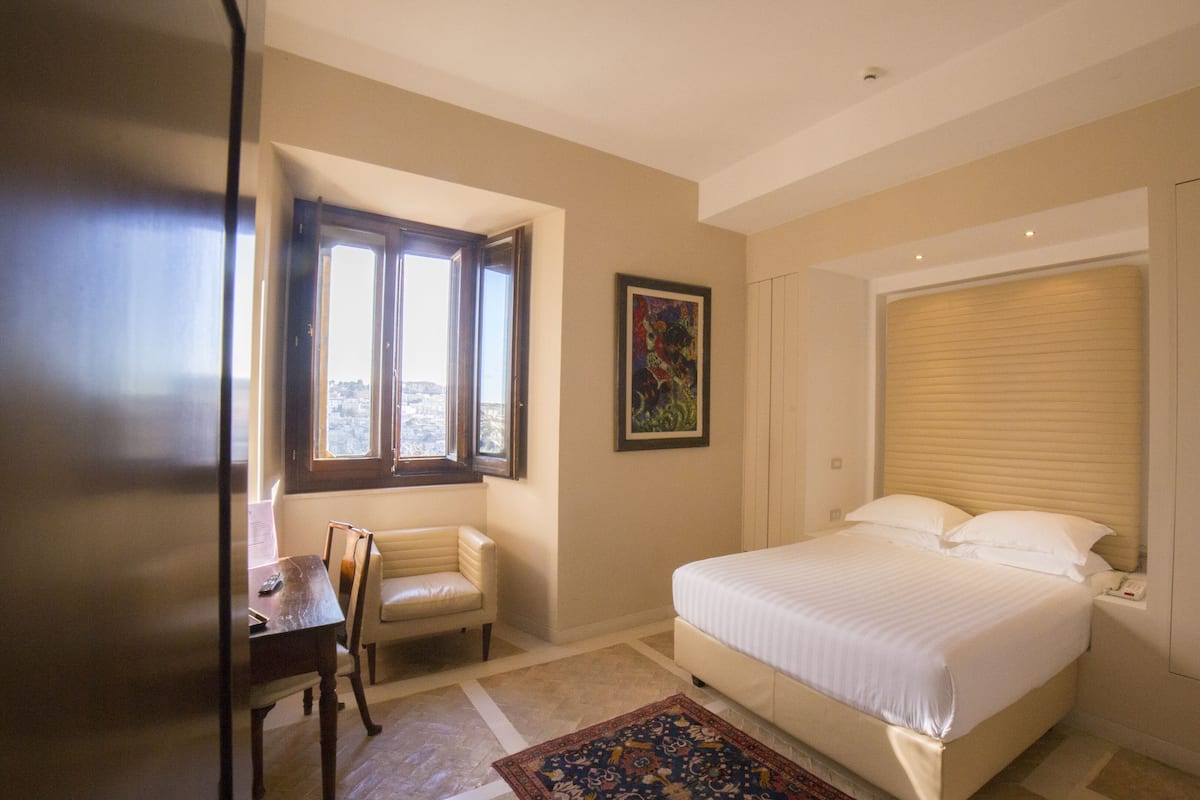 Premium bedding, down duvets, pillow-top beds, minibar