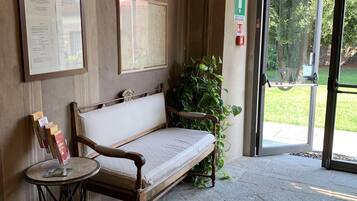 Coin salon dans le hall