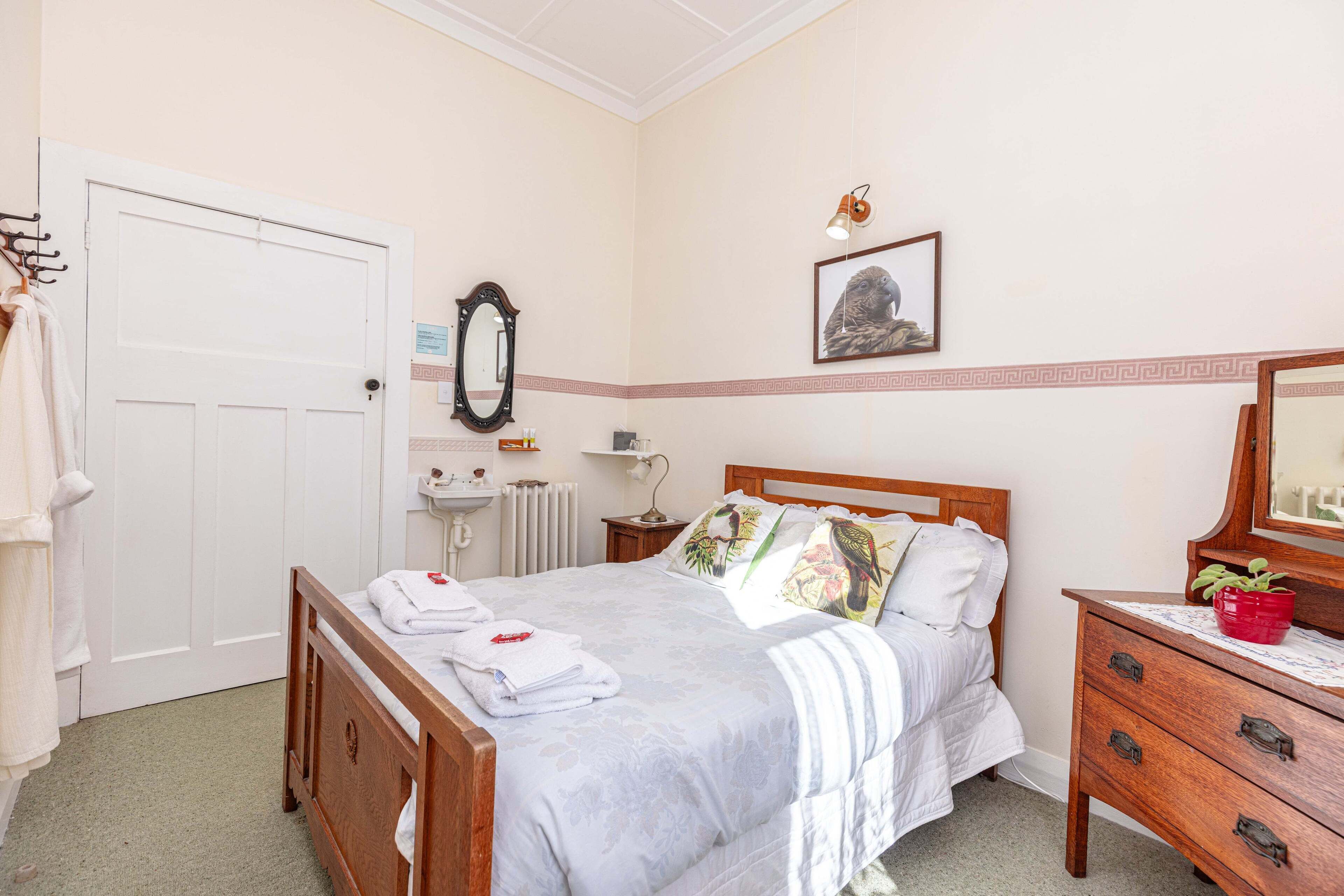 Deluxe Double Room, 1 Double Bed, Non Smoking, Shared Bathroom | Premium bedding, pillow-top beds, iron/ironing board, free WiFi