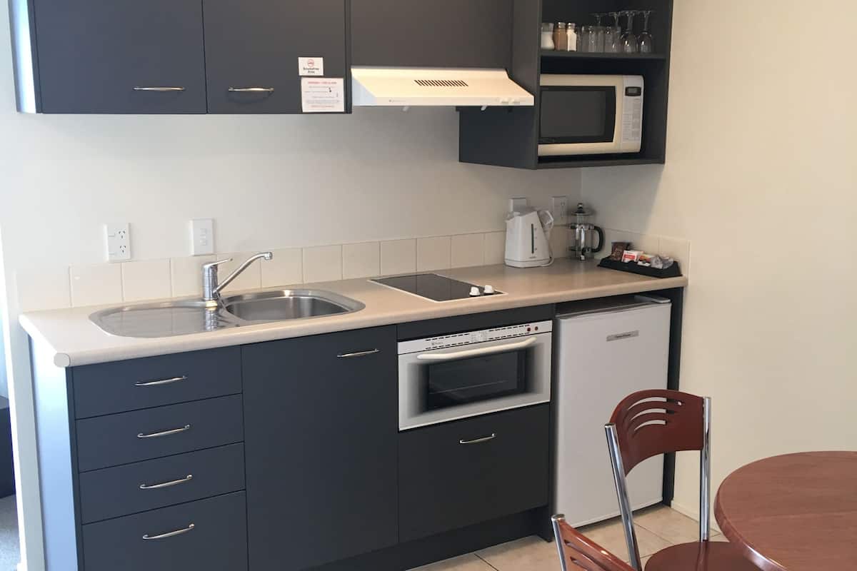 fridge, microwave, coffee/tea maker