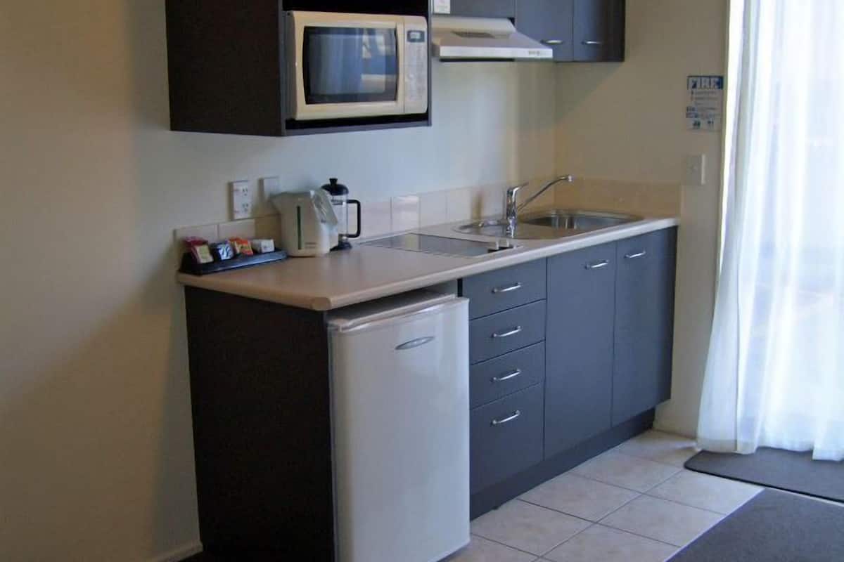 fridge, microwave, coffee/tea maker