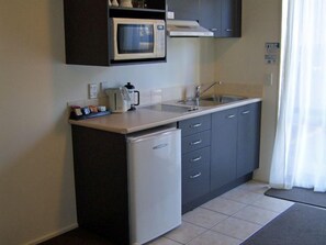 電冰箱、微波爐、咖啡機/沖茶器