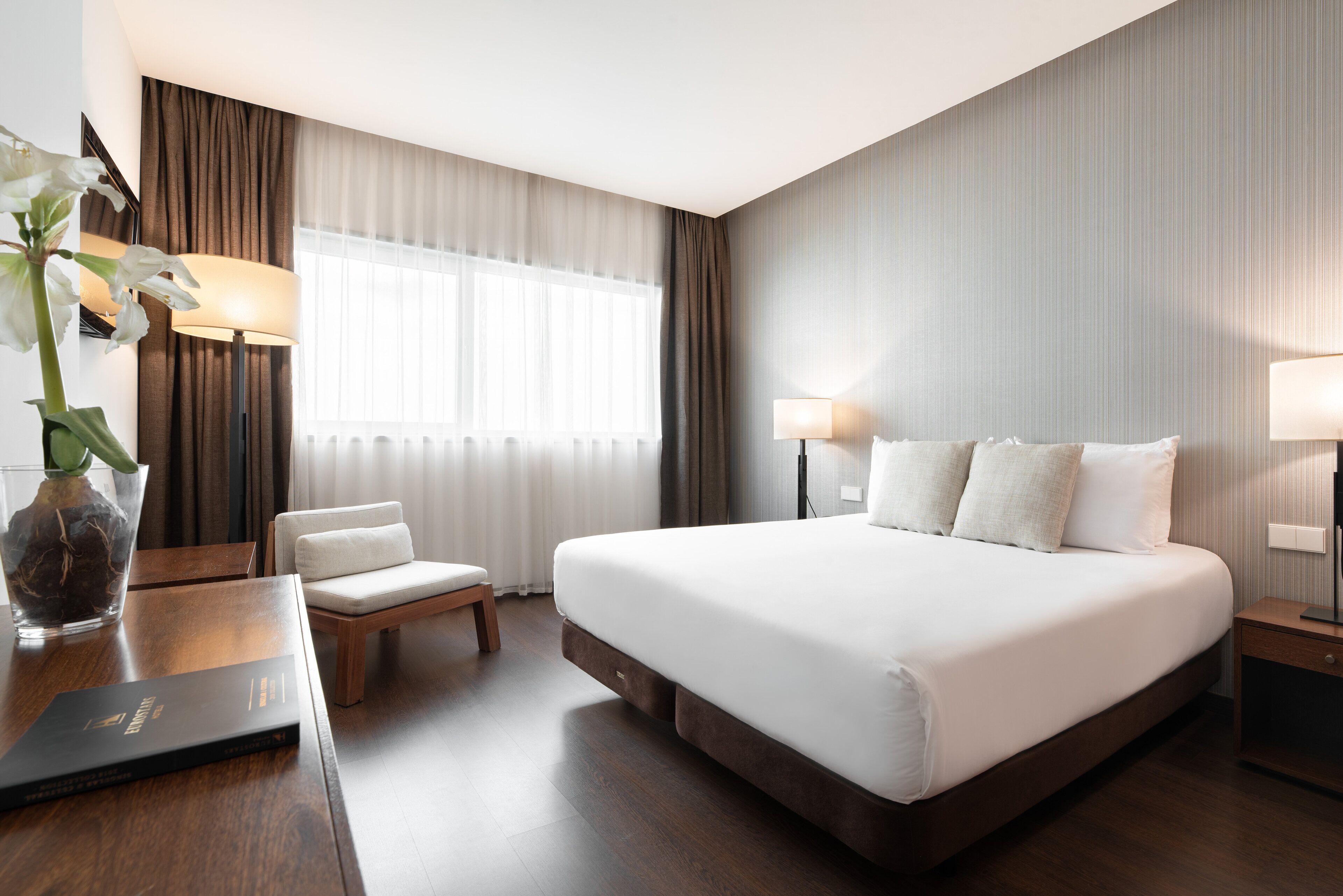 In-room safe, desk, soundproofing, free WiFi