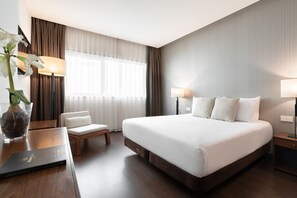 Zimmersafe, Schreibtisch, schallisolierte Zimmer, kostenloses WLAN