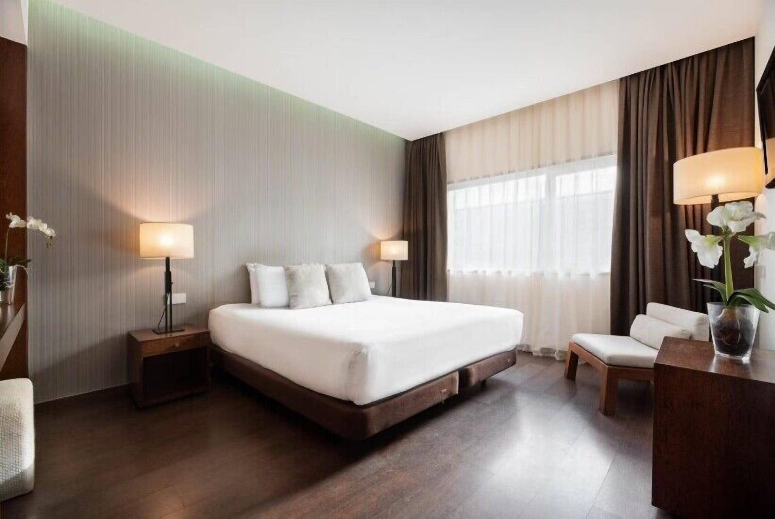 普通客房 | 客房內保險箱、書桌、隔音、免費無線上網