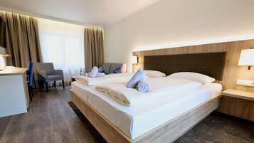 Comfort-Doppelzimmer | Allergikerbettwaren, Schreibtisch, kostenlose Babybetten