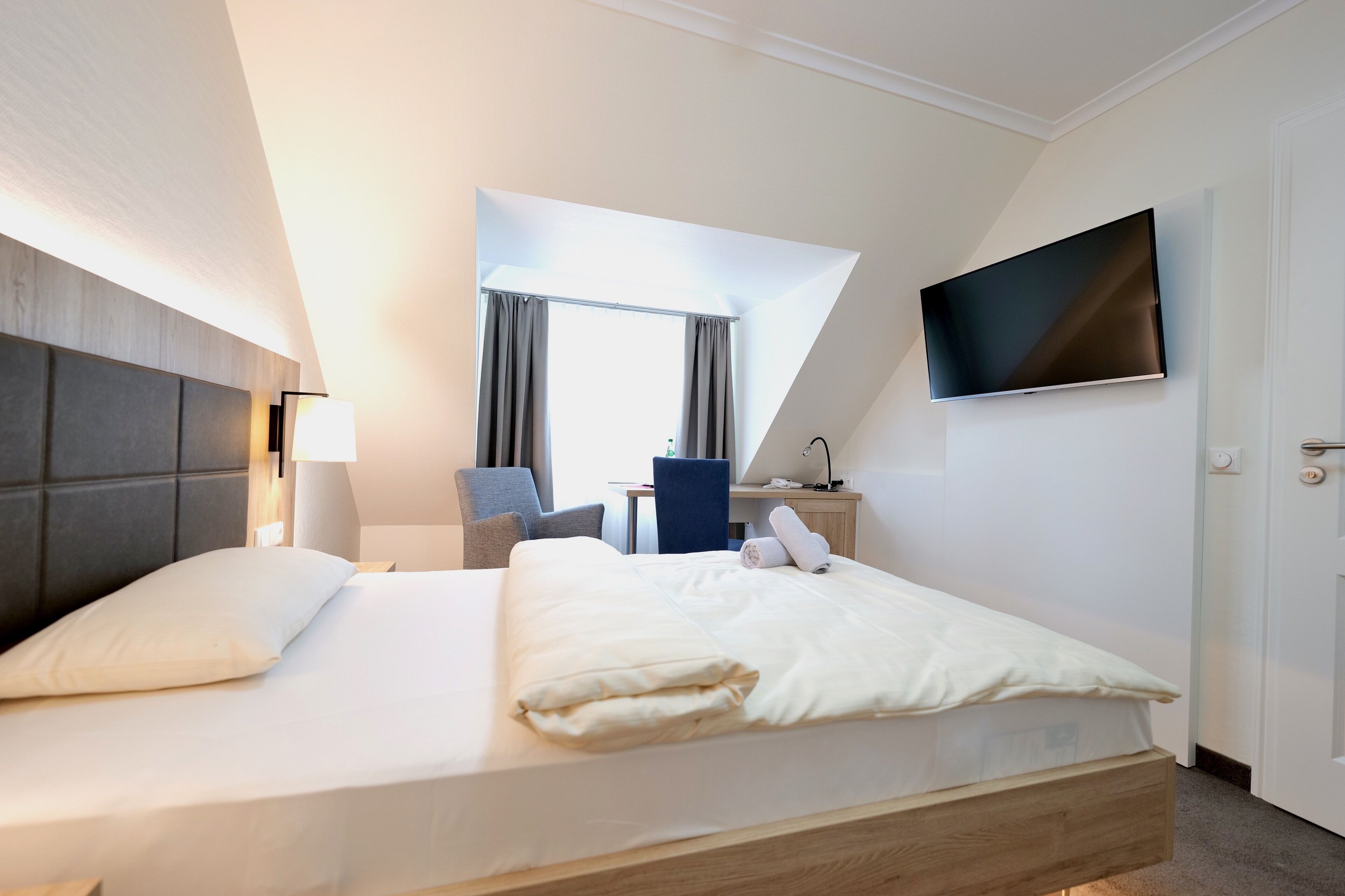 comfort single room | hypo-allergenic bedding, desk, free cots/infant beds, free wifi