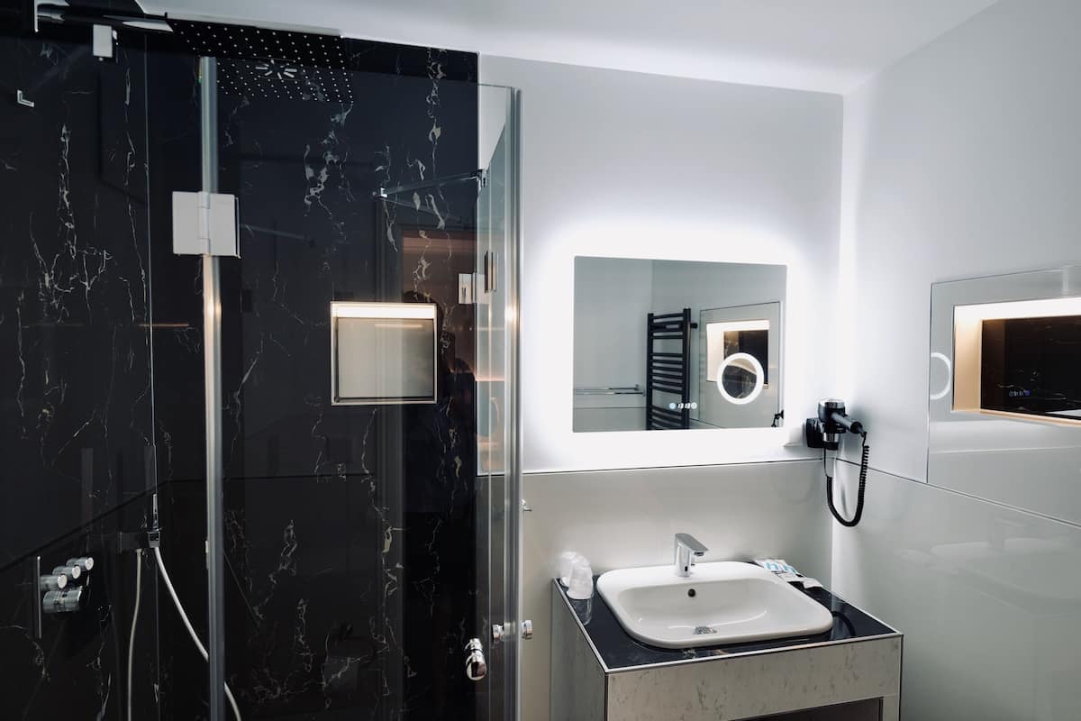 comfort double room | bathroom | shower, hair dryer, towels