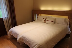 In-room safe, desk, blackout curtains, soundproofing - La Quinta Esencia - Adults Only (Llanes)