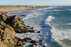 Una spiaggia nelle vicinanze