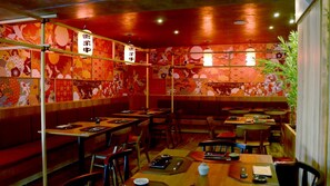 2 間餐廳，  供應巴西料理