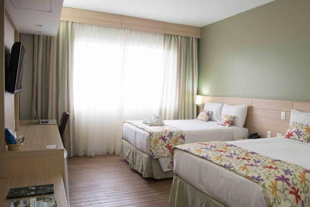 Minibar, in-room safe, blackout drapes, WiFi (free)