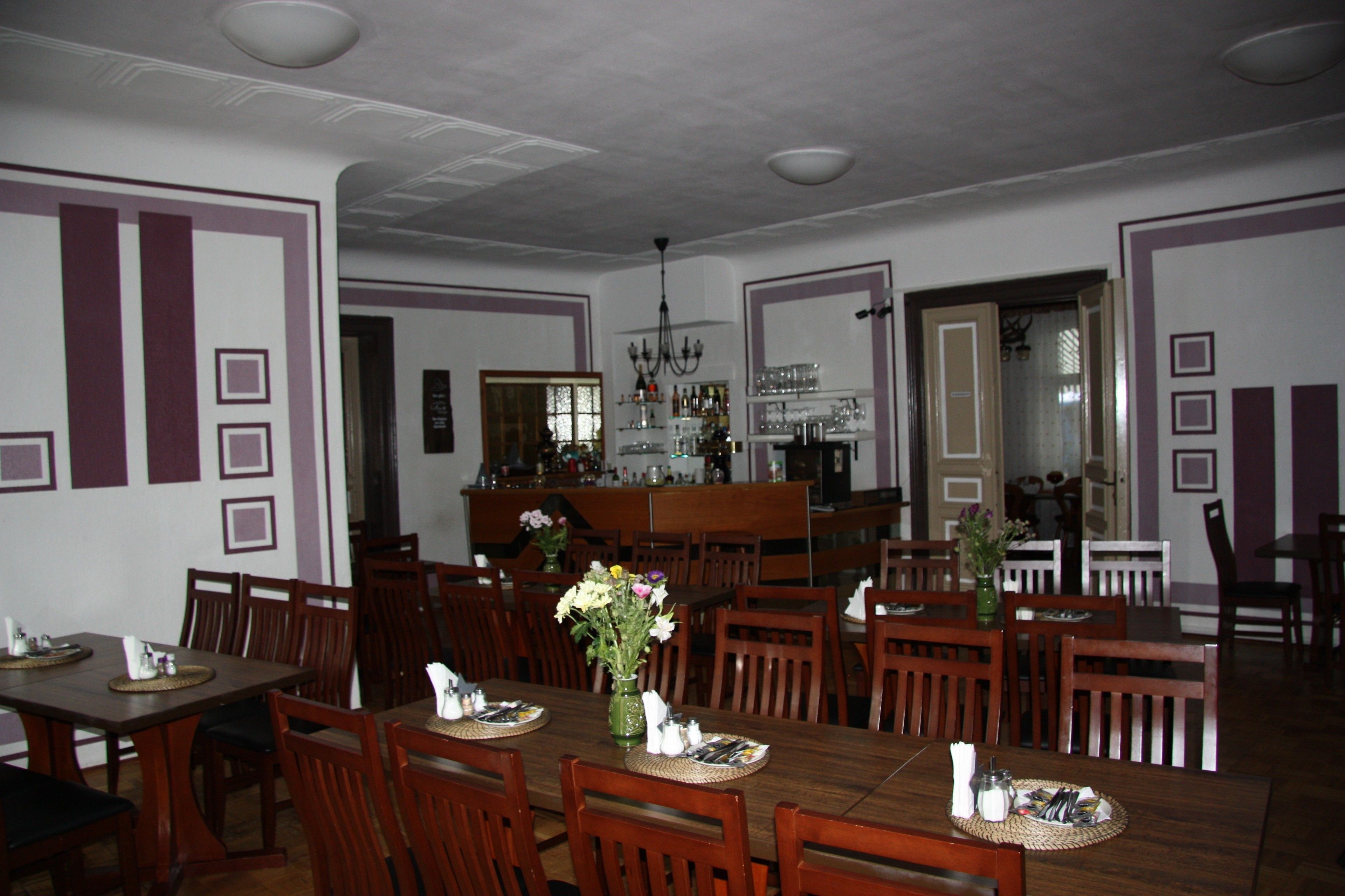 Bar (trong khuôn viên)