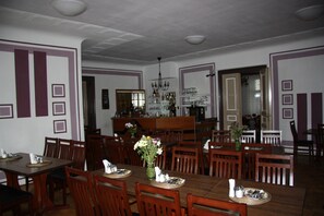 Bar (in der Unterkunft)