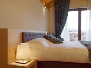 Quarto casal standard | Frigobar, cofres nos quartos, escrivaninha, quartos à prova de som