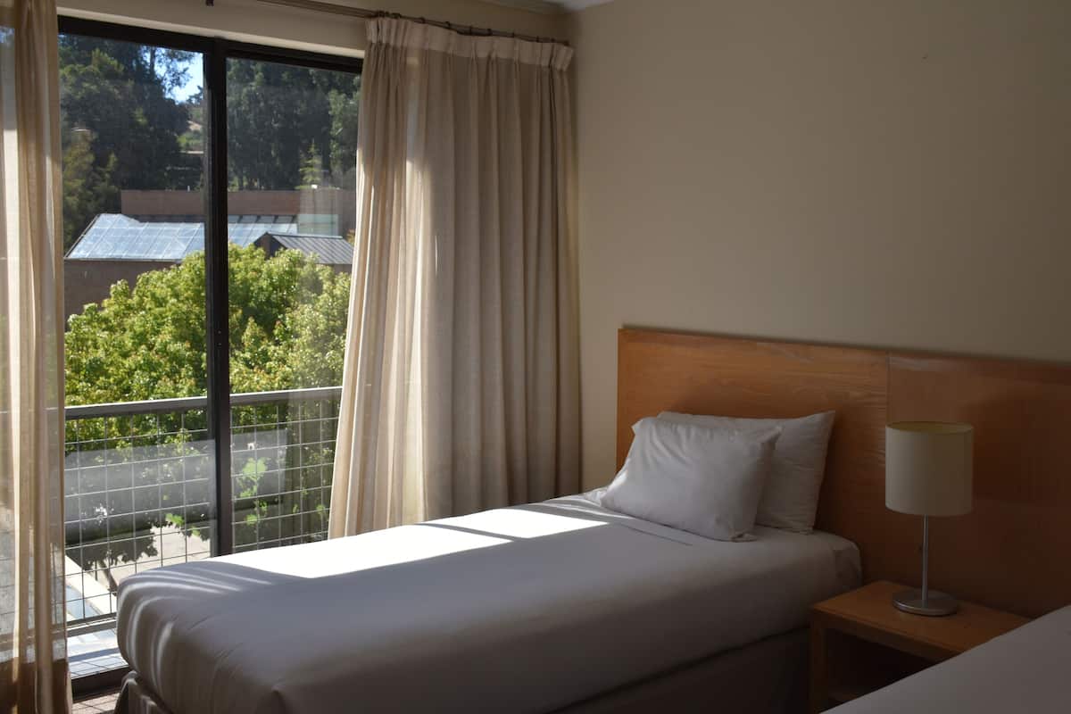 standard double room, 2 single beds | premium bedding, minibar, in-room safe, blackout curtains