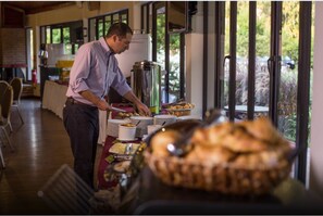Free daily continental breakfast - Hotel Bosque de Reñaca (Vina del Mar)