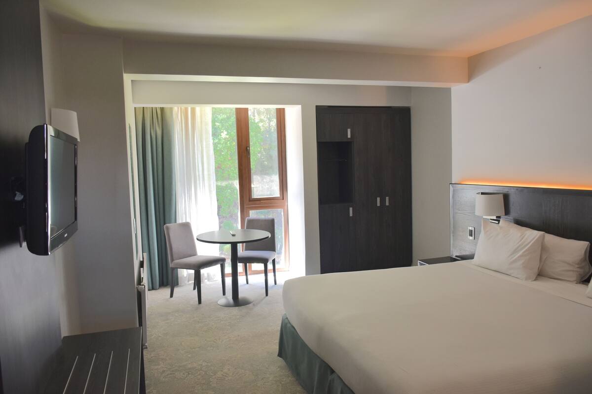 Superior Double Room, 1 King Bed | Bathroom | Combined shower/bathtub, hair dryer, towels