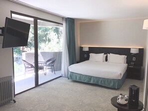 Deluxe Studio Suite, 1 King Bed, Terrace | Premium bedding, minibar, in-room safe, blackout drapes - Hotel Bosque de Reñaca (Vina del Mar)