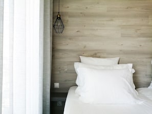 Double or Twin Room, Balcony, Partial Sea View | In-room safe, soundproofing, rollaway beds, free WiFi - Hotel Mar Bravo (Nazaré)