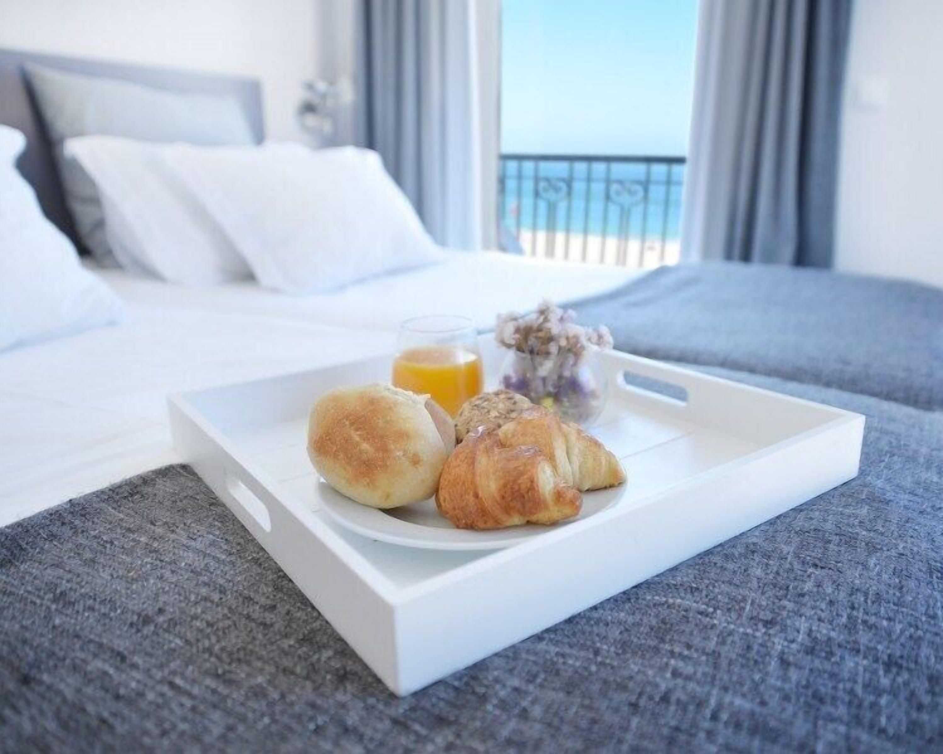 free buffet breakfast