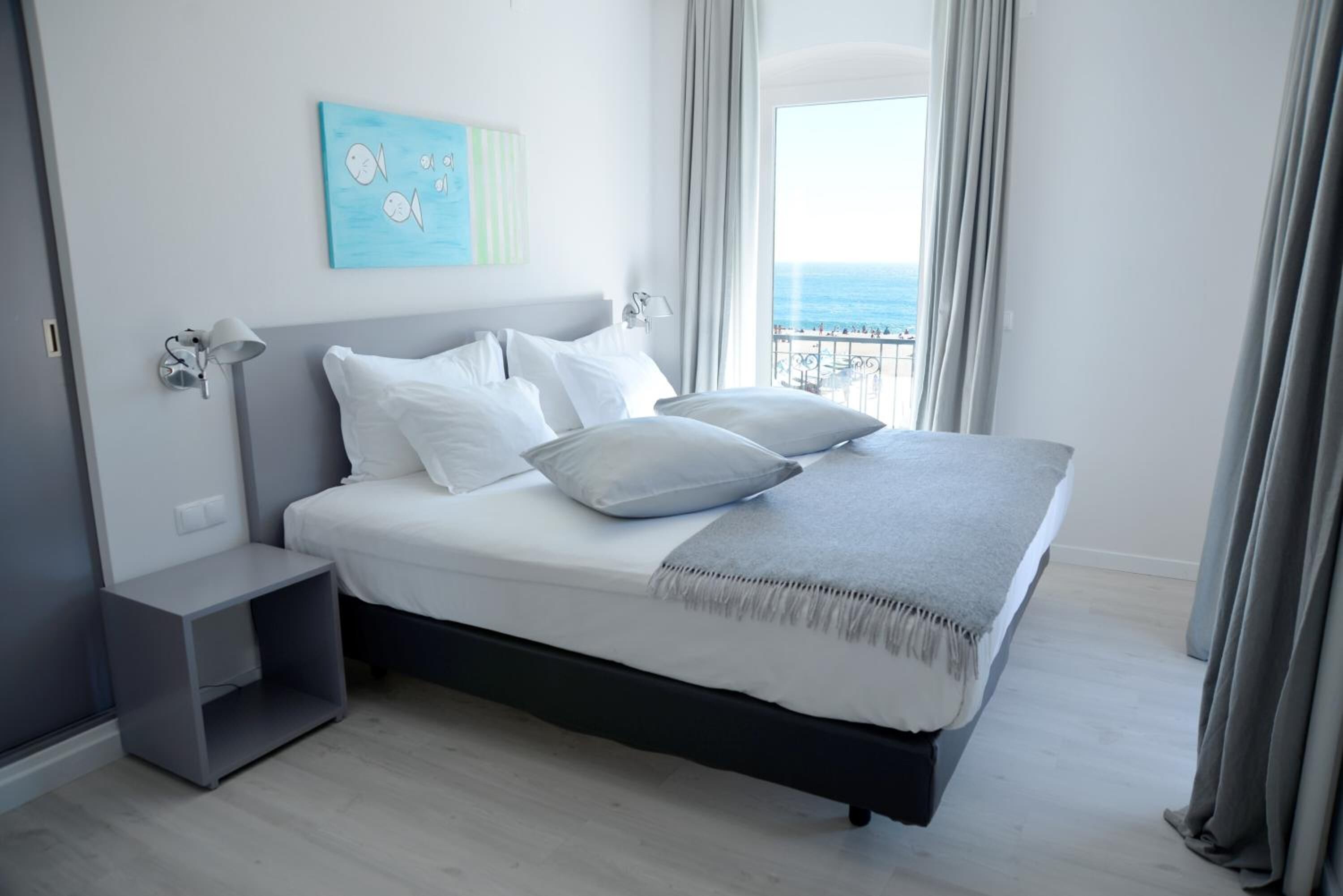 in-room safe, soundproofing, rollaway beds, free wifi