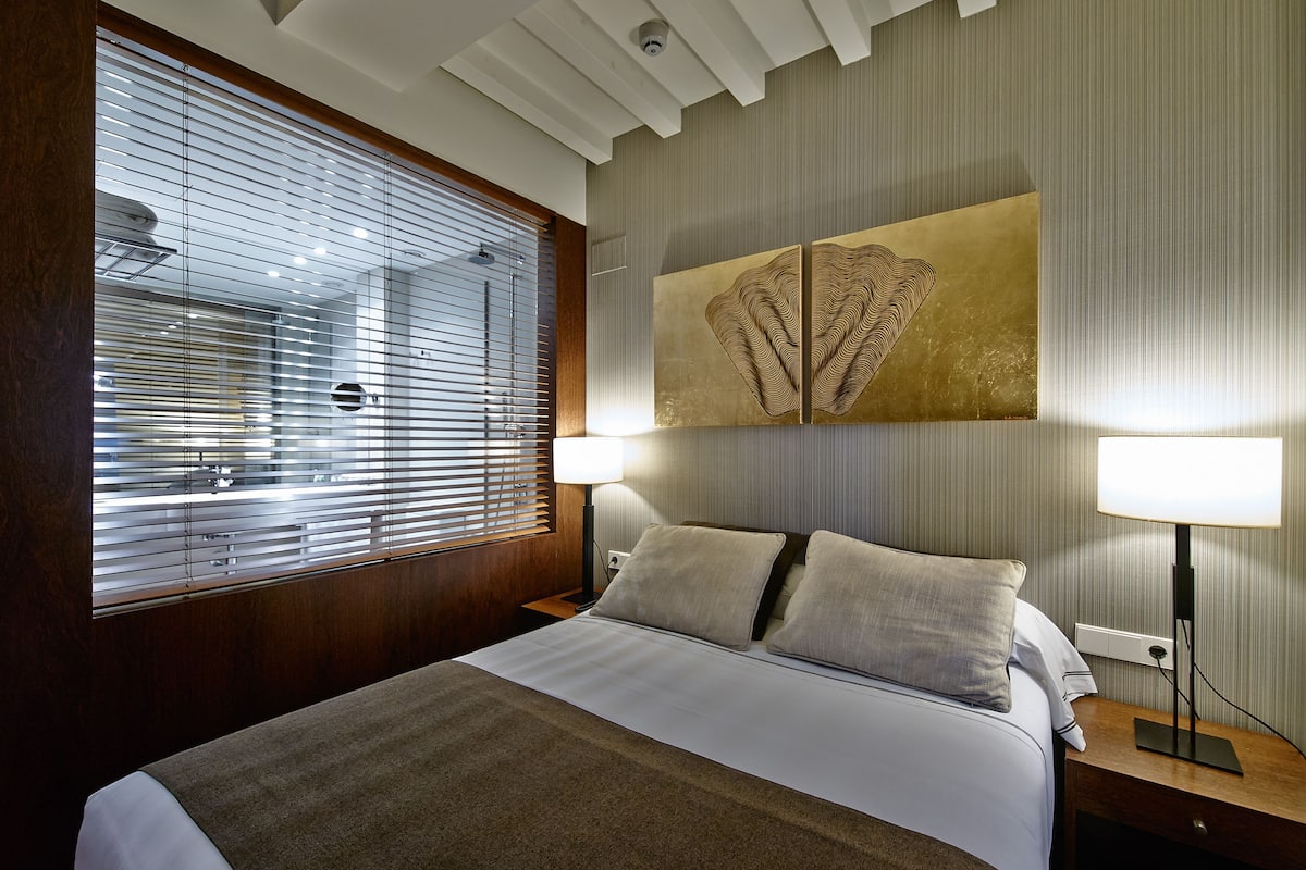 minibar, in-room safe, iron/ironing board, free wifi