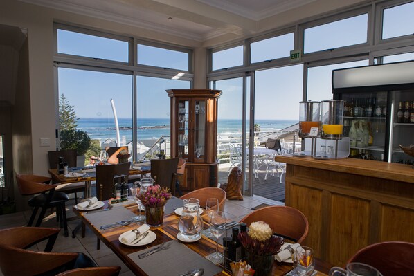 Free daily full breakfast - BlaauwVillage Boutique Guest House (Cape Town)