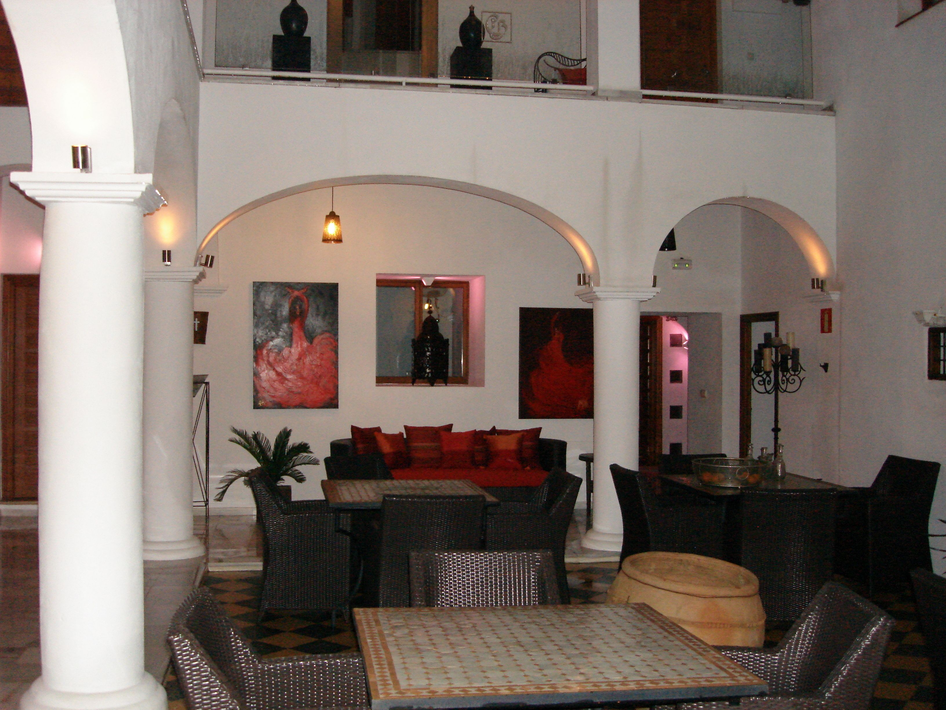 Daily full breakfast (EUR 13 per person)