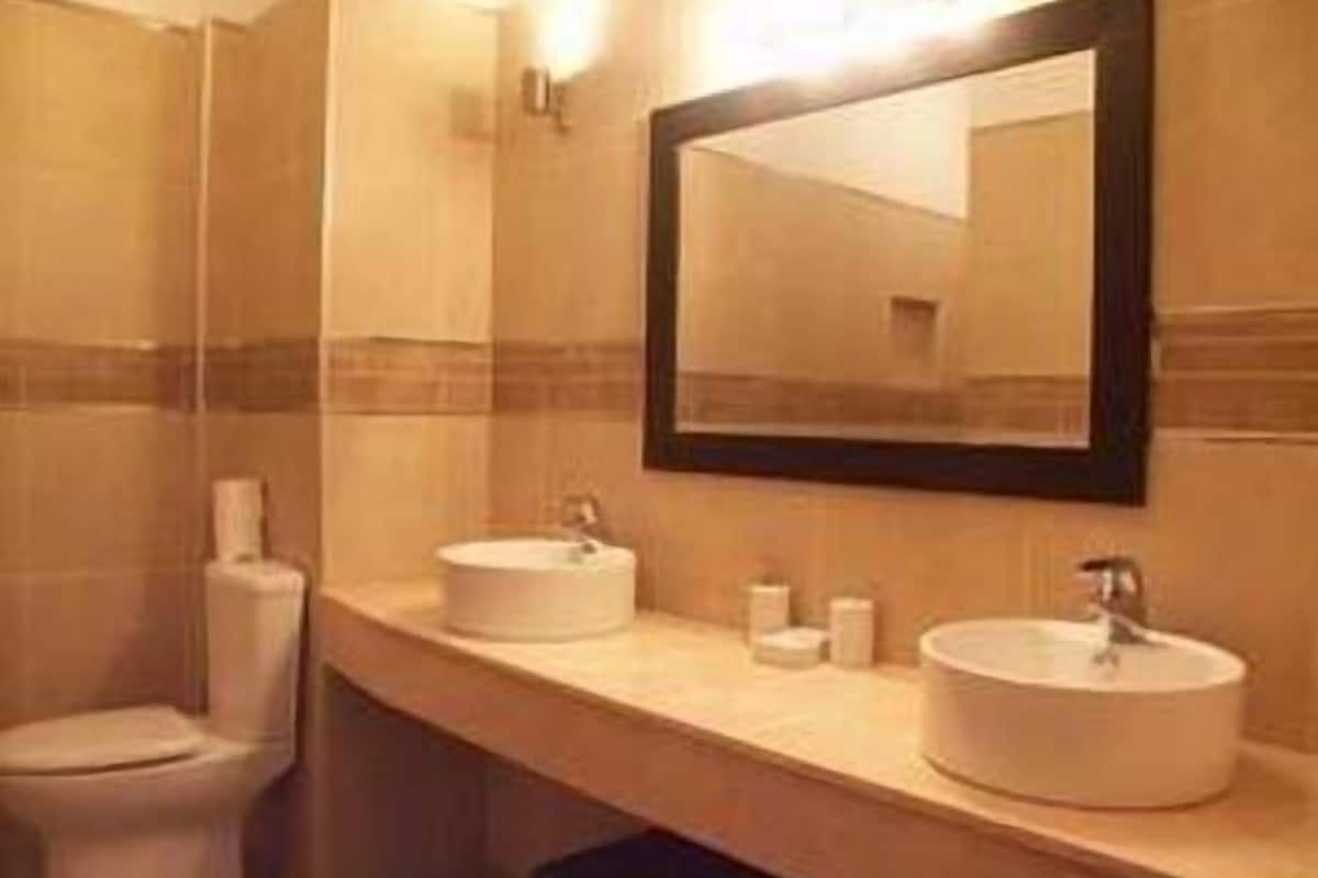 double room | bathroom sink