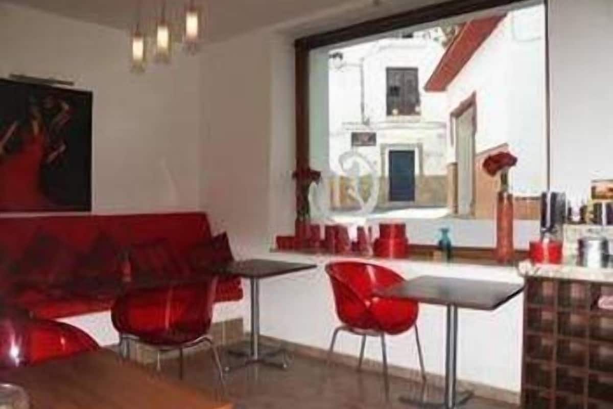 daily full breakfast (eur 13 per person)