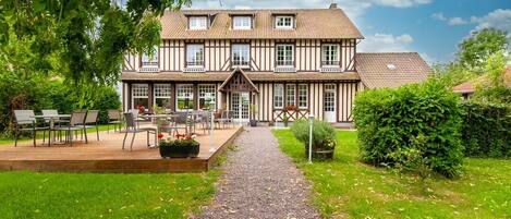 Fachada de la propiedad