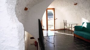 Toetasjesleilighet, 2 soverom | Blendingsgardiner, lydisolert og barnesenger (inkludert)