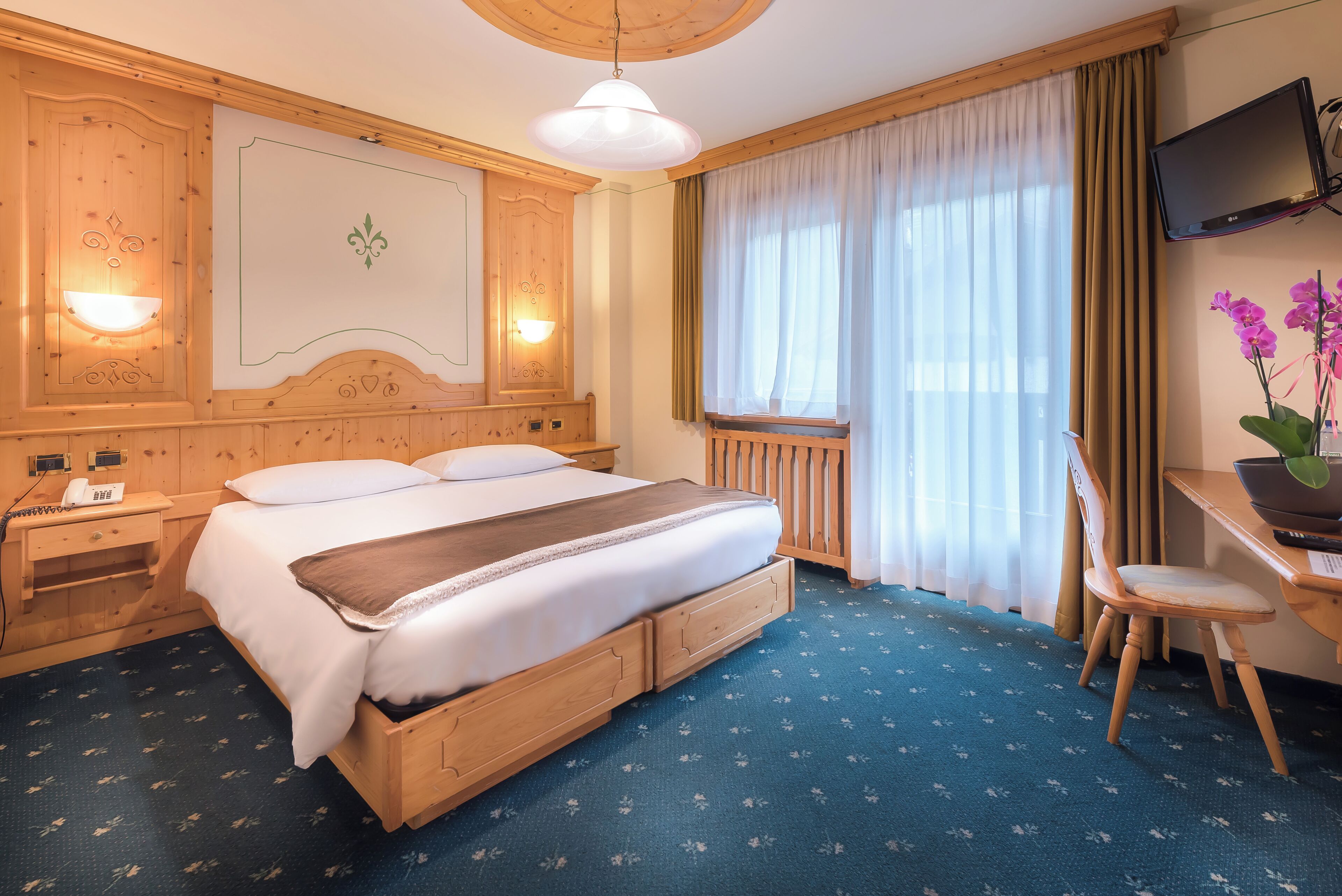 In-room safe, desk, soundproofing, free WiFi